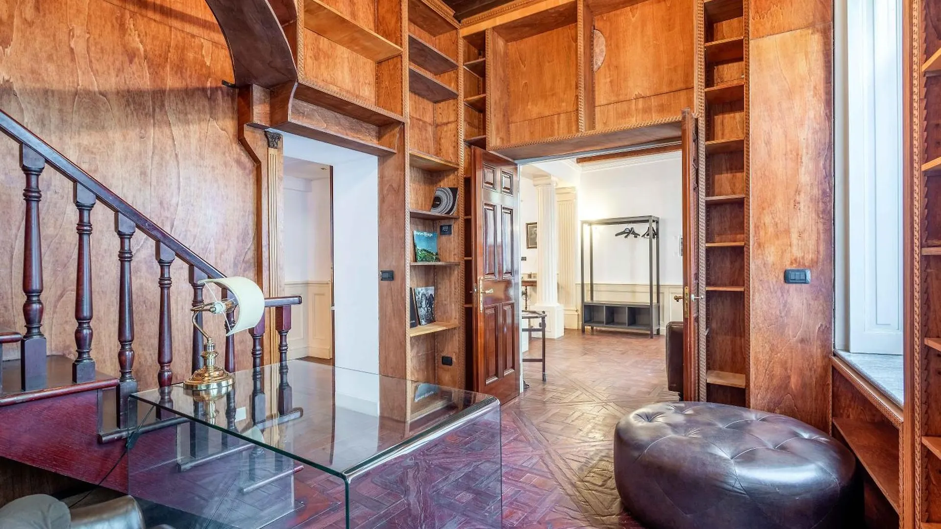 Exclusive 4 Bedrooms Apartment Near Duomo Милан