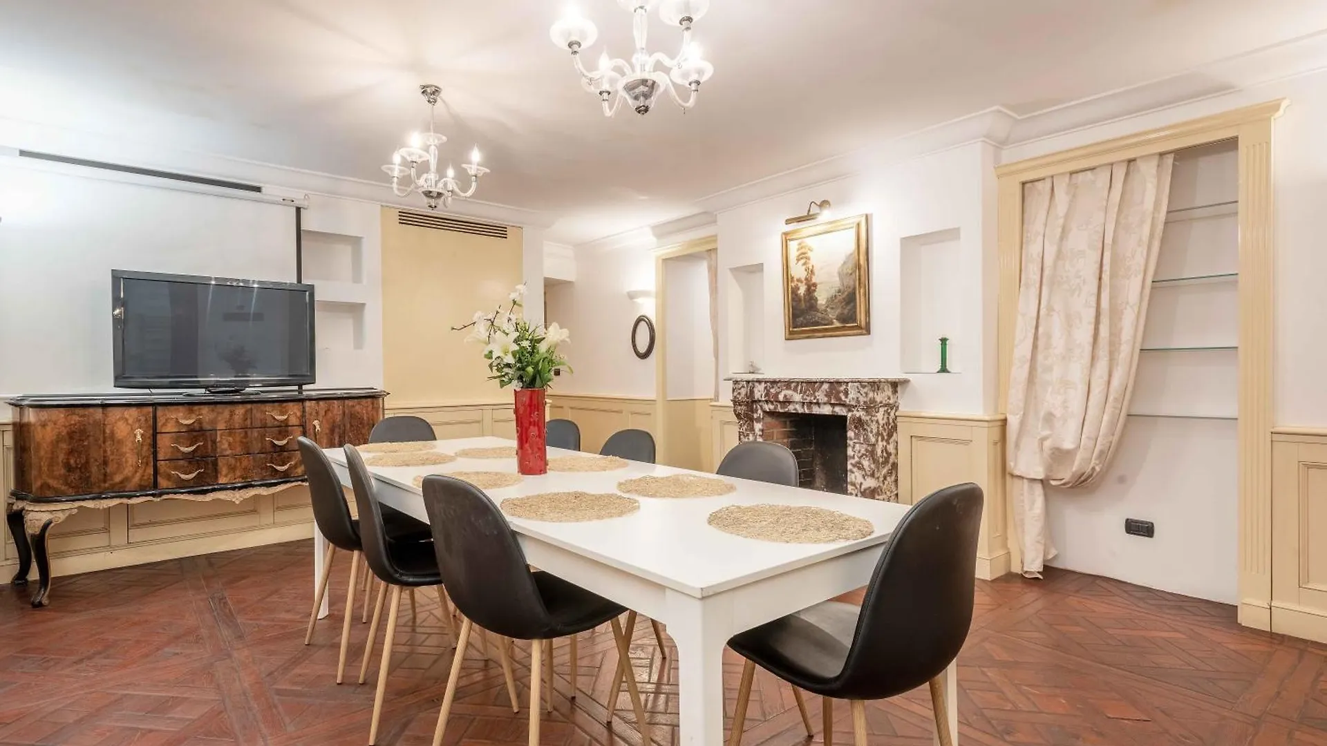 Exclusive 4 Bedrooms Apartment Near Duomo ميلان