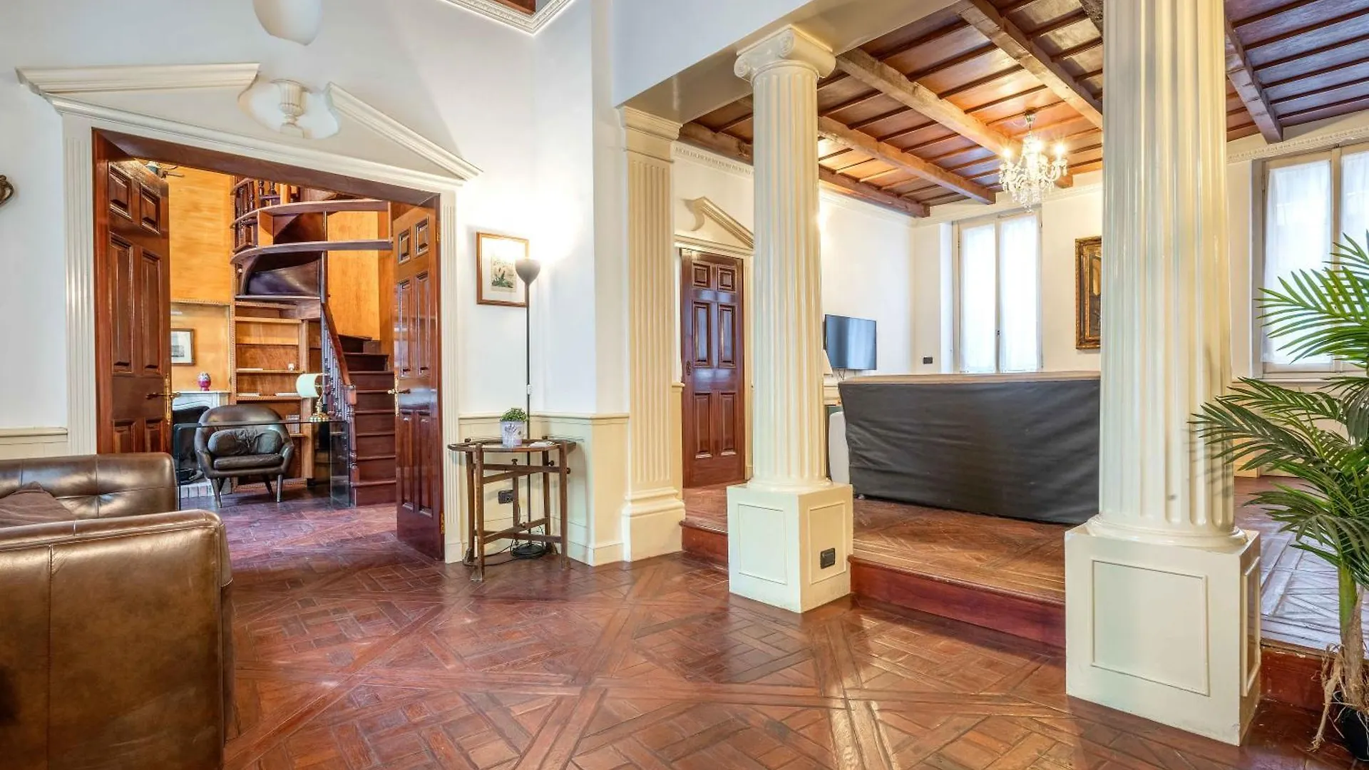 Exclusive 4 Bedrooms Apartment Near Duomo ميلان 0*,  إيطاليا