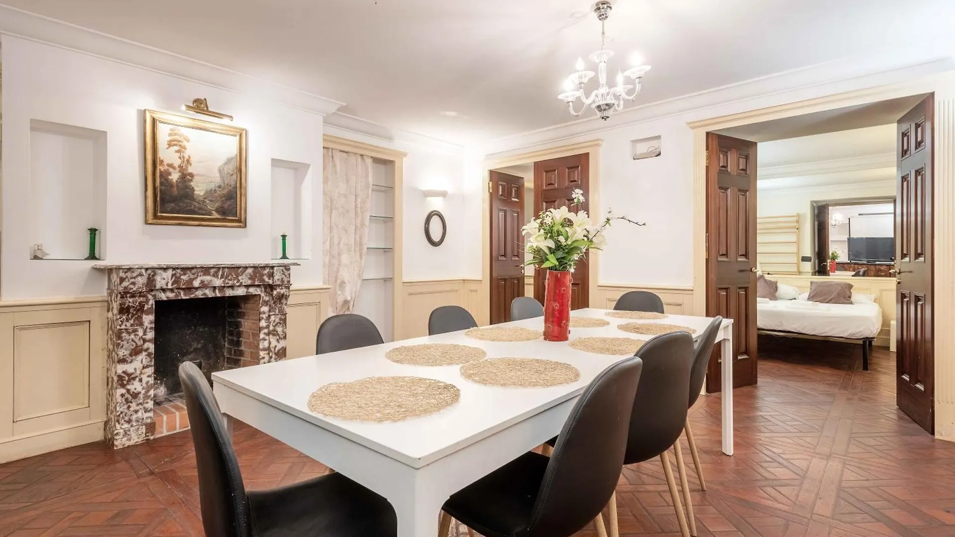 Exclusive 4 Bedrooms Apartment Near Duomo ميلان إيطاليا